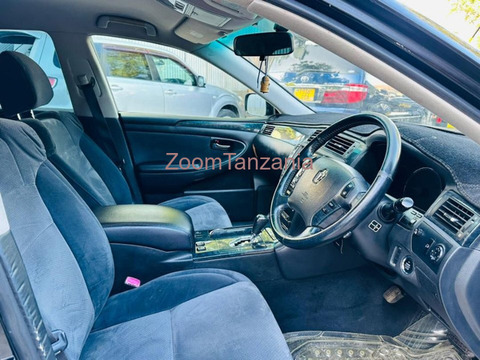 2006 Toyota Crown Athlete Black - 3/6