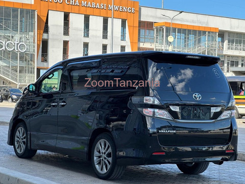 2010 Toyota Vellfire Nyeusi - 2/6