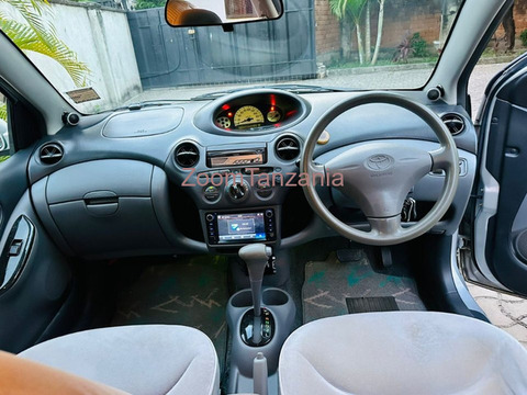 2001 Toyota Vitz Clavia Silver - 2/6