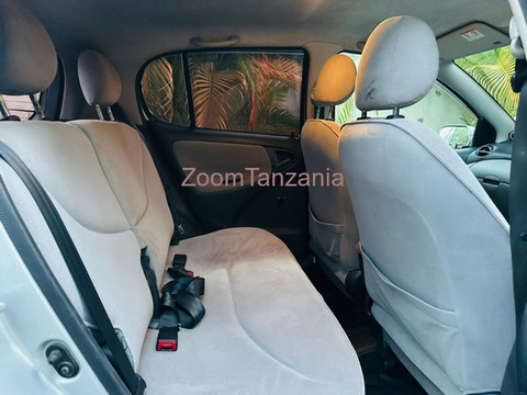 2001 Toyota Vitz Clavia Silver - 4/6