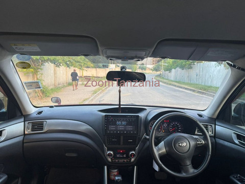 2011 Subaru Forester Nyekundu - 2/6