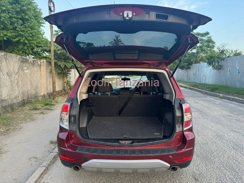 2011 Subaru Forester Nyekundu - 3/6
