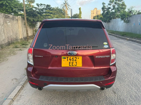 2011 Subaru Forester Nyekundu - 4/6