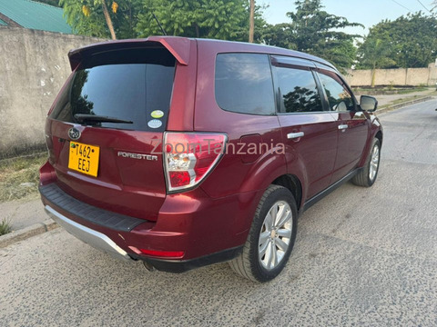 2011 Subaru Forester Nyekundu - 5/6
