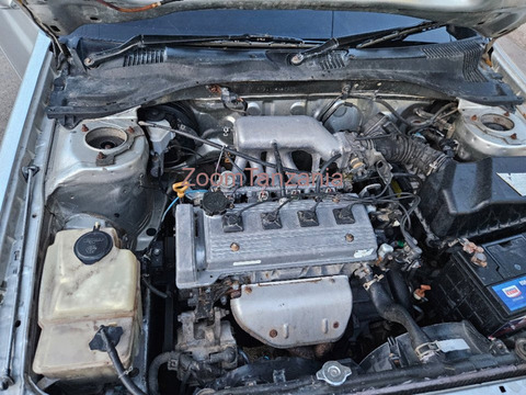 2001 Toyota Carina Silver - 2/6