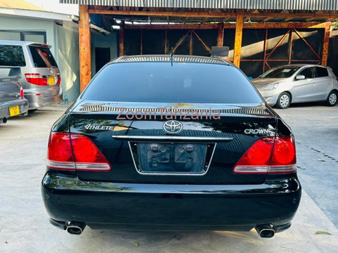 2005 Toyota Crown Athlete Black - 2/6
