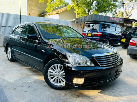 2005 Toyota Crown Athlete Black - 3/6