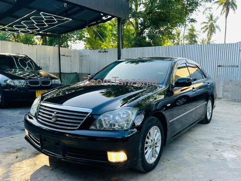 2005 Toyota Crown Athlete Black - 4/6