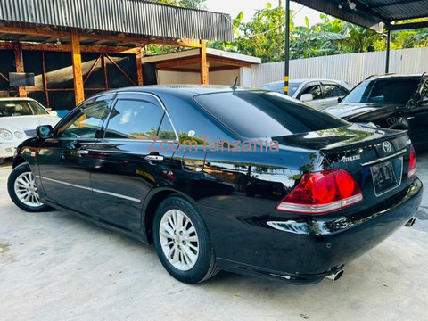 2005 Toyota Crown Athlete Black - 5/6