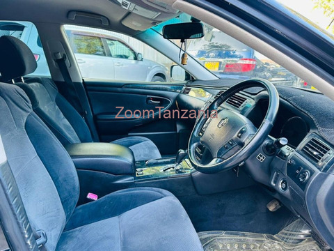 2005 Toyota Crown Athlete Black - 6/6