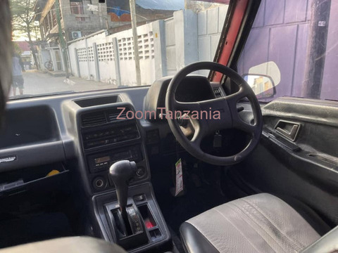 1999 Suzuki Escudo Nyekundu - 2/6