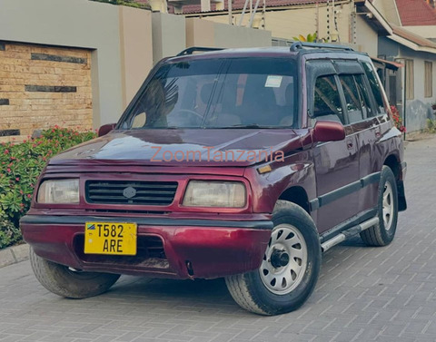 1999 Suzuki Escudo Nyekundu - 4/6