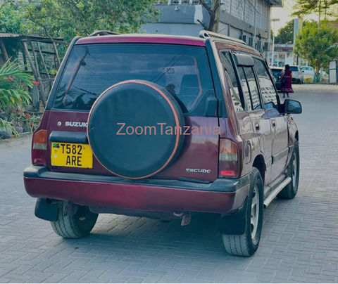 1999 Suzuki Escudo Nyekundu - 5/6
