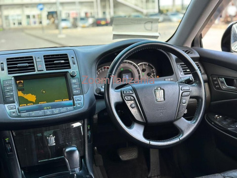 2009 Toyota Crown Athlete Black - 2/6