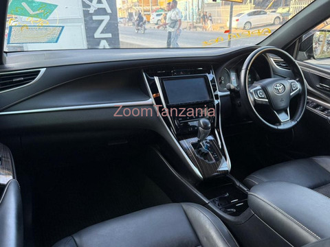 Toyota Harrier 2015 Nyeusi Inauzwa - 2/5