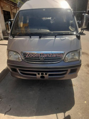 Toyota Hiace 2004 Rangi Kijivu Inauzwa