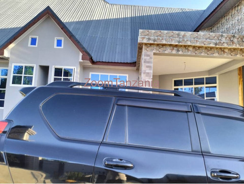 2012 Toyota Land Cruiser Prado Black - 2/4