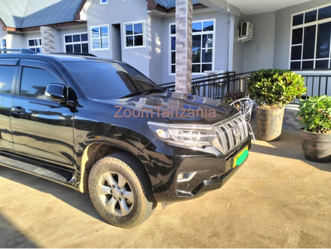 2012 Toyota Land Cruiser Prado Black - 3/4
