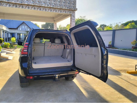 2012 Toyota Land Cruiser Prado Black - 4/4
