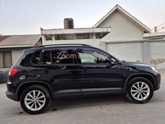 Volkswagen Tiguan 2010 Nyeusi Inauzwa