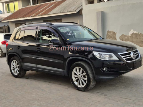 Volkswagen Tiguan 2010 Nyeusi Inauzwa - 2/5