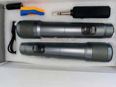 Wireless Microphone with Earphone Jack