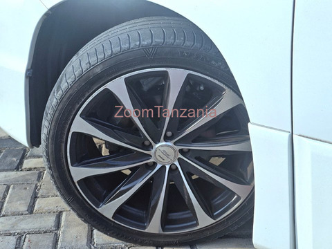 Toyota Vellfire 2008 Nyeupe Inauzwa - 4/5