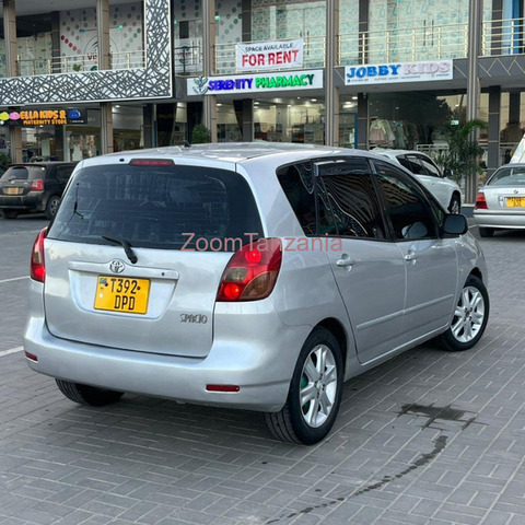 Toyota Spacio 2003 Rangi Silver Inauzwa - 3/6