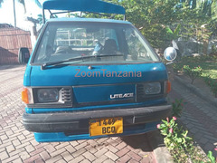 2005 Toyota LiteAce Blue