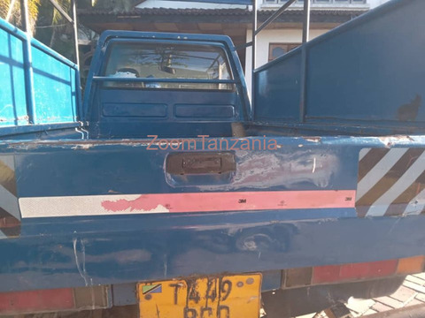 2005 Toyota LiteAce Blue - 2/4