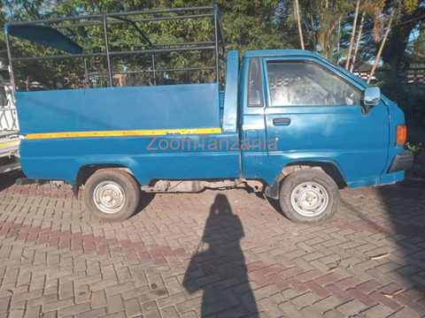 2005 Toyota LiteAce Blue - 3/4