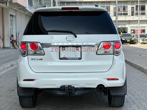 2014 Toyota Fortuner White - 2/6
