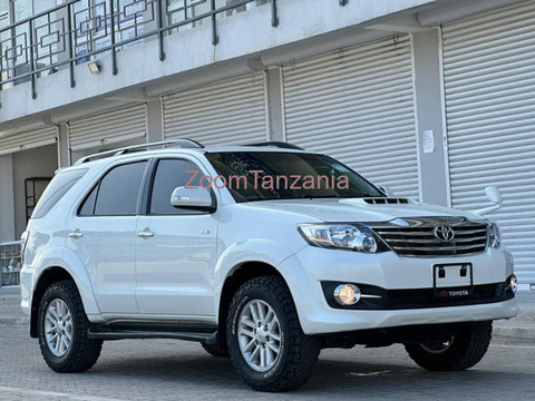 2014 Toyota Fortuner White - 4/6