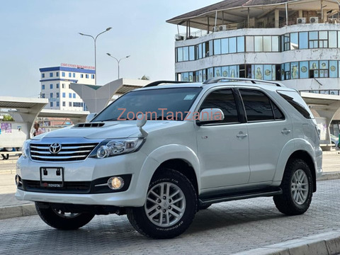 2014 Toyota Fortuner White - 6/6