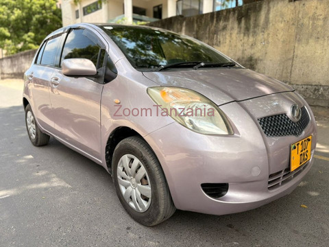 2005 Toyota Vitz Gold - 3/6