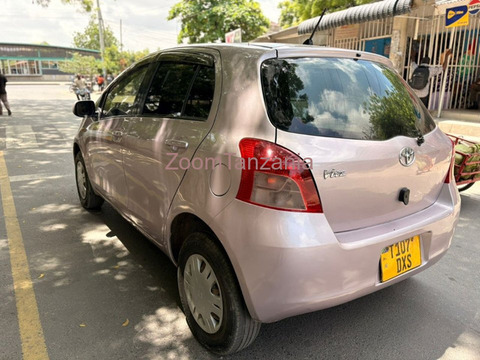 2005 Toyota Vitz Gold - 4/6