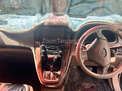 2002 Toyota Harrier Black - 2/6