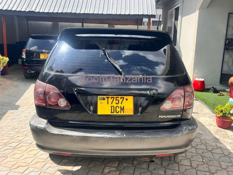 2002 Toyota Harrier Black - 3/6