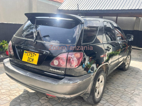 2002 Toyota Harrier Black - 4/6