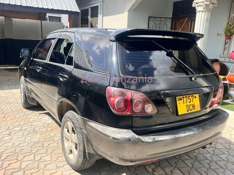 2002 Toyota Harrier Black - 5/6