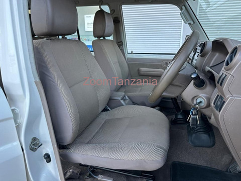 2013 Toyota Land Cruiser Hardtop White - 2/4