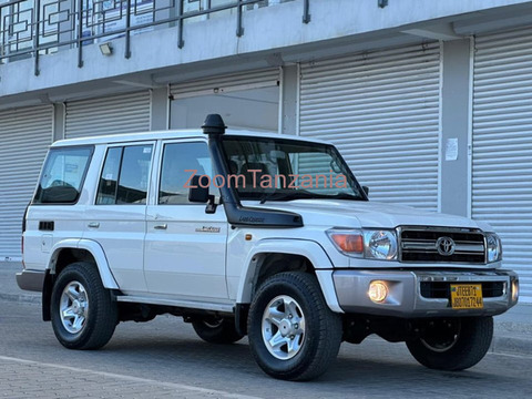 2013 Toyota Land Cruiser Hardtop White - 4/4