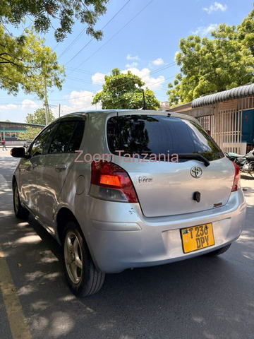 2006 Toyota Vitz Silver - 4/6