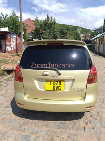 2004 Toyota Corolla Spacio Gold - 1/6