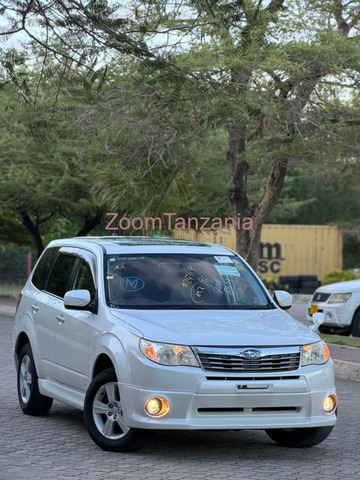 2010 Subaru Forester White - 3/4