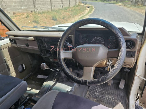 2005 Toyota Landcruiser Hard Top Gray - 5/6
