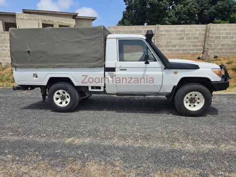 2005 Toyota Landcruiser Hard Top Gray - 6/6