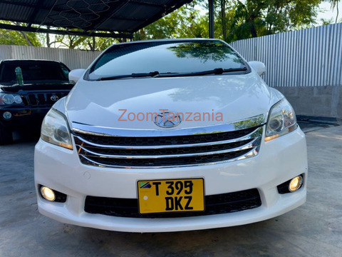 2010 Toyota Mark X ZIO White - 1/6