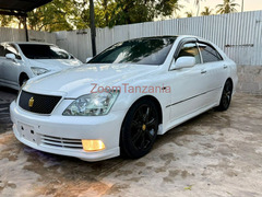 2005 Toyota Crown Athlete White