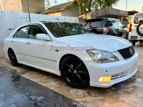 2005 Toyota Crown Athlete White - 3/6